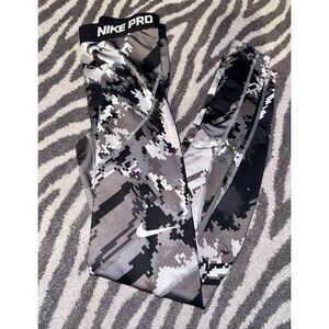 Nike pro Hyperwarm compression leggings size small